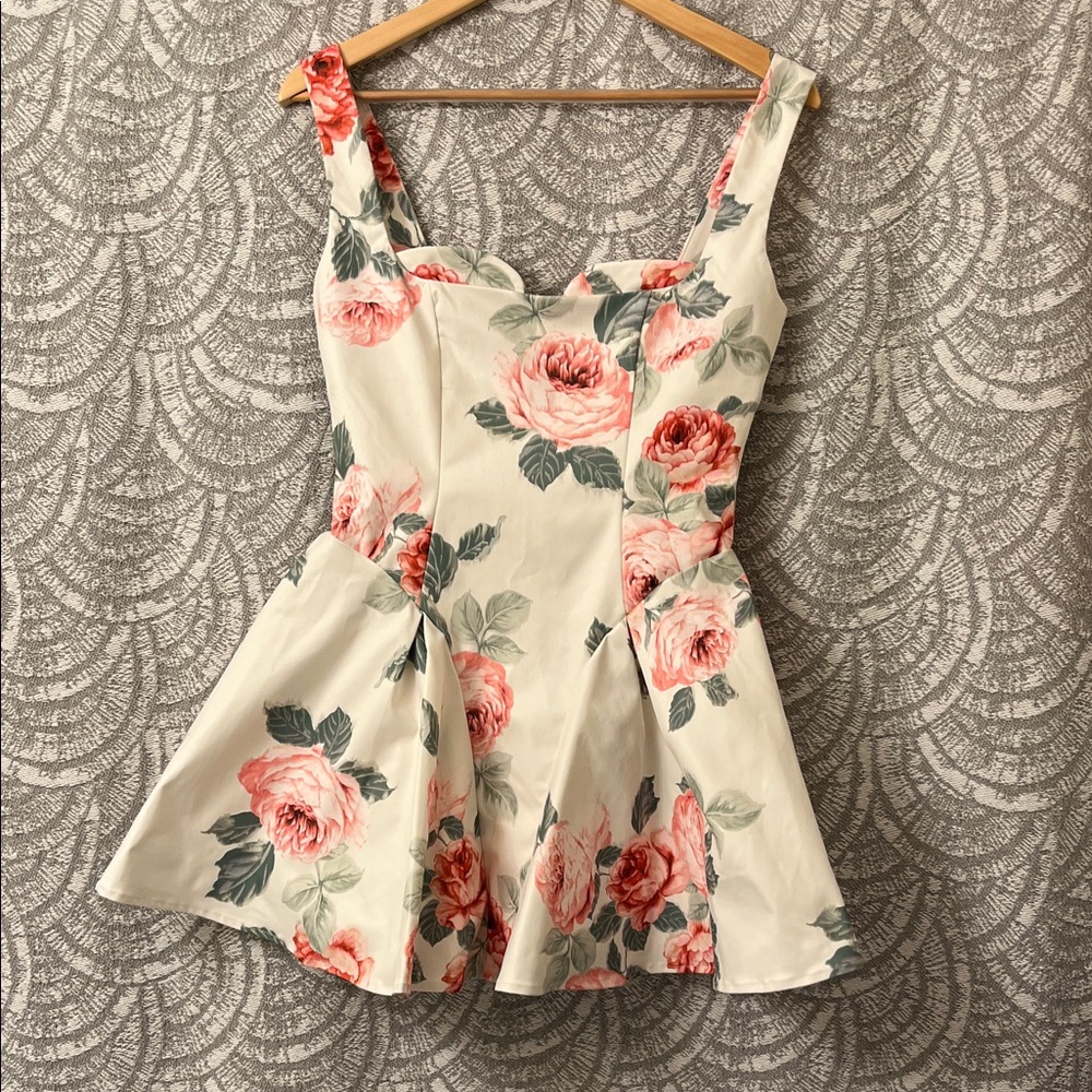 Floral Sleeveless Dress perfect for Warm-weather Homecoming!🌺🌸☀️🌺🌸